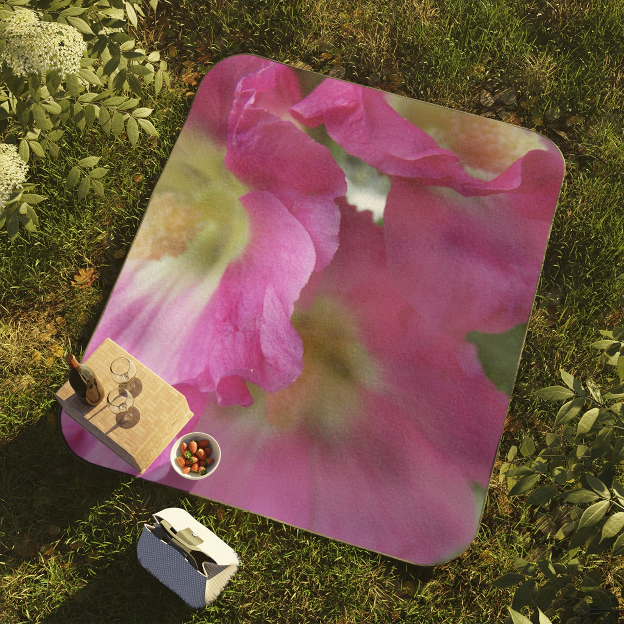 Hibiscus - Picnic Blanket | Blossom Blankets